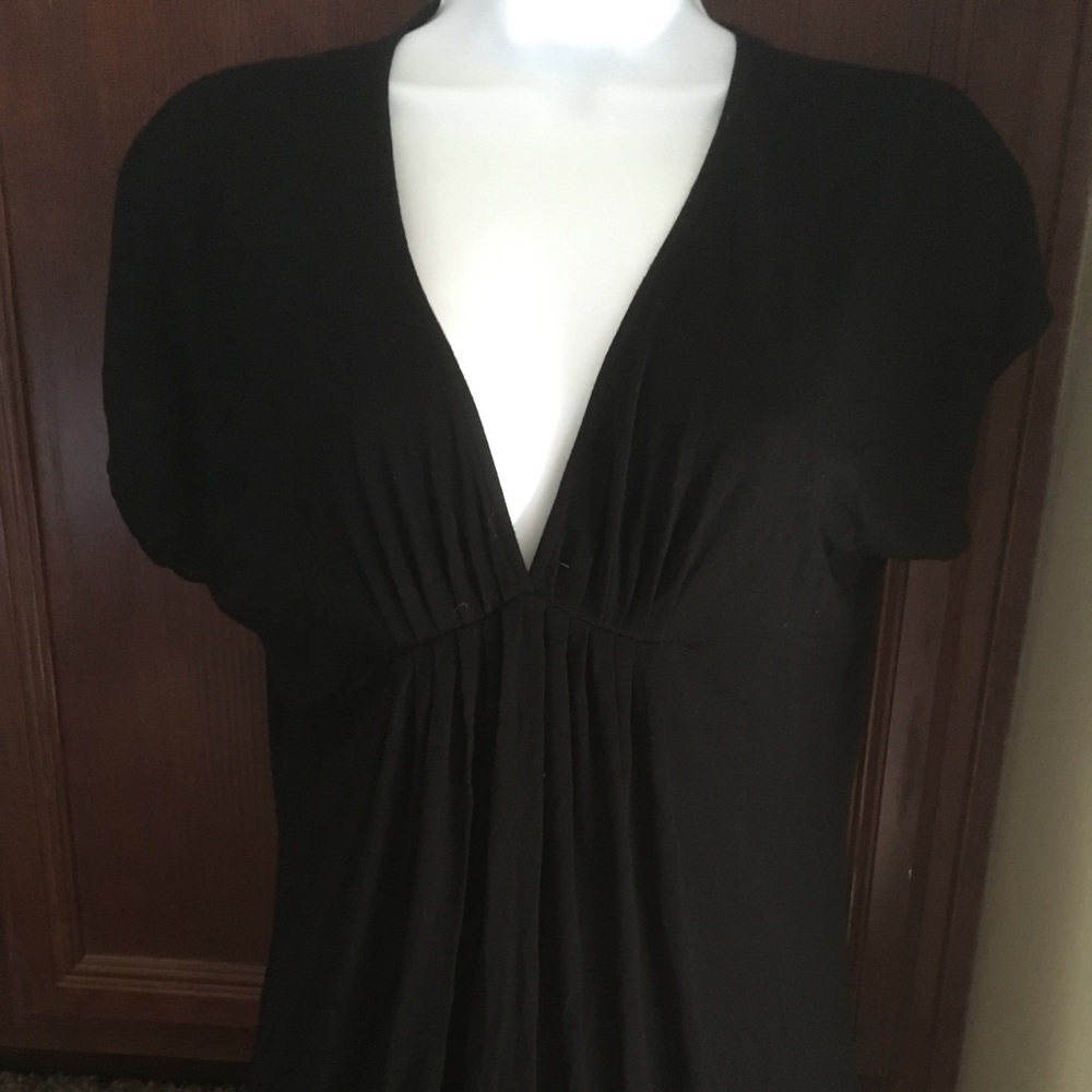 🖤Flowy V-Neck Tee🖤